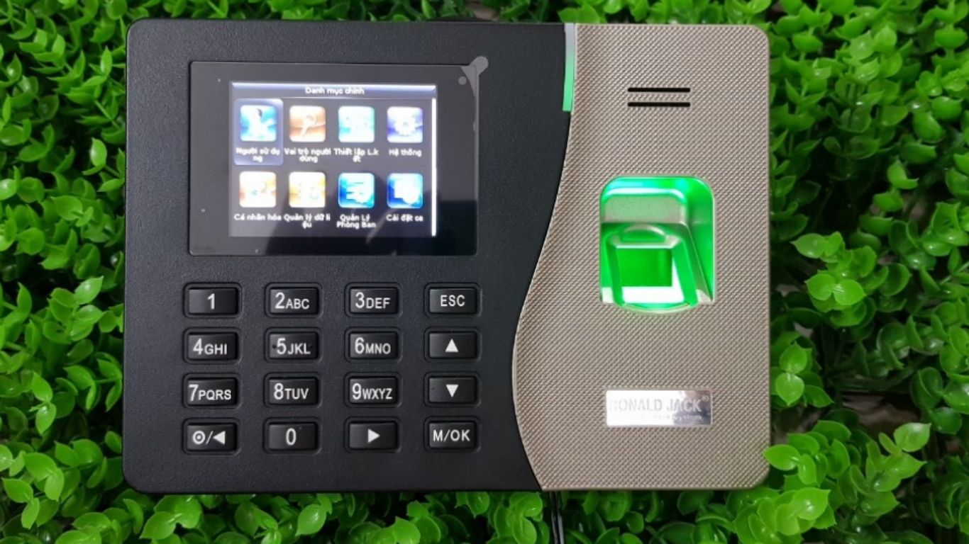 thiết bị quản lý giờ làm nhân viên